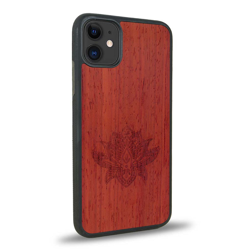 Coque iPhone 11 - Le Lotus - Coque en bois