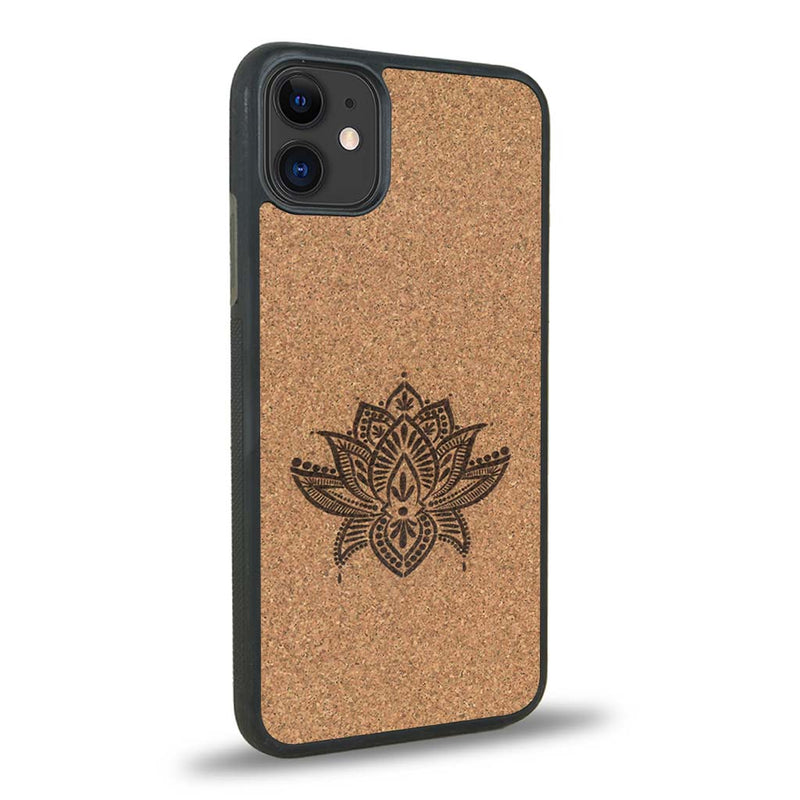 Coque iPhone 11 - Le Lotus - Coque en bois