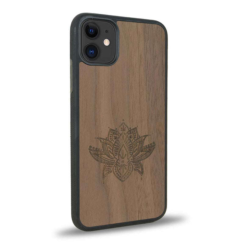Coque iPhone 11 - Le Lotus - Coque en bois