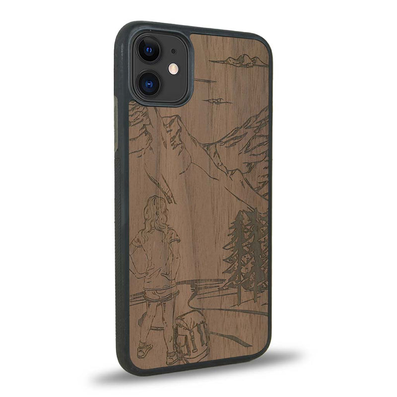 Coque iPhone 11 - L'Exploratrice - Coque en bois