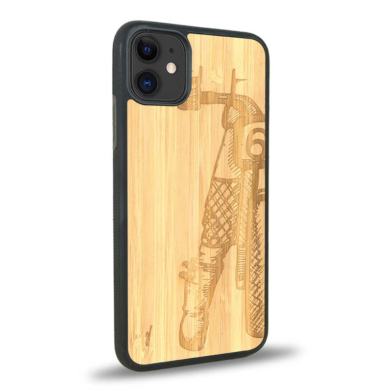 Coque iPhone 11 - On The Road - Coque en bois