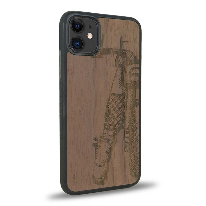 Coque iPhone 11 - On The Road - Coque en bois