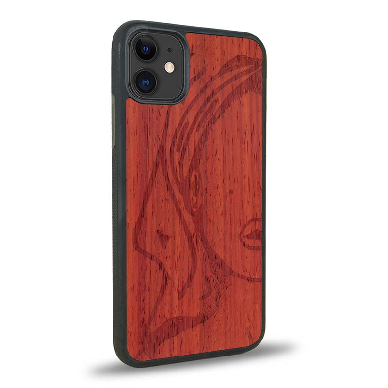 Coque iPhone 12 - Au féminin - Coque en bois
