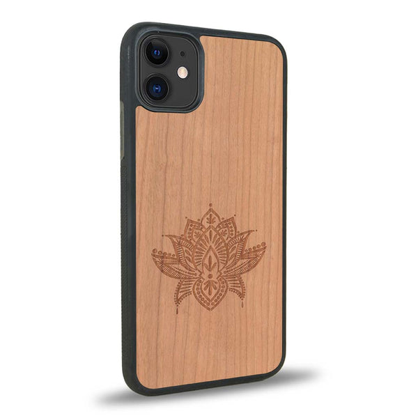 Coque iPhone 12 - Le Lotus - Coque en bois