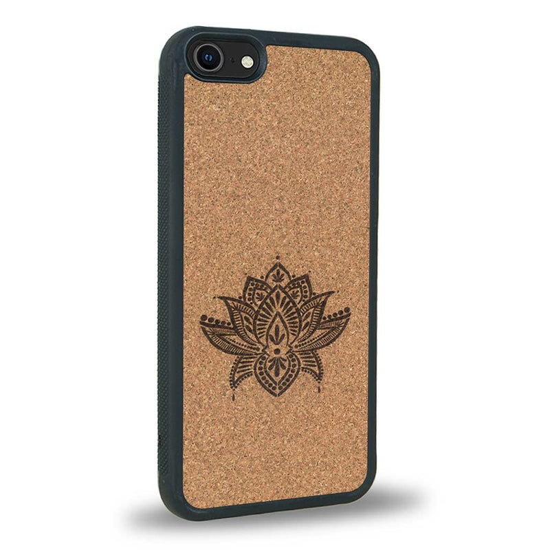 Coque iPhone SE 2020 - Le Lotus - Coque en bois