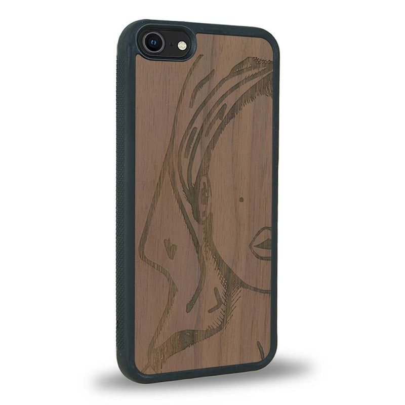 Coque iPhone SE 2022 - Au féminin - Coque en bois
