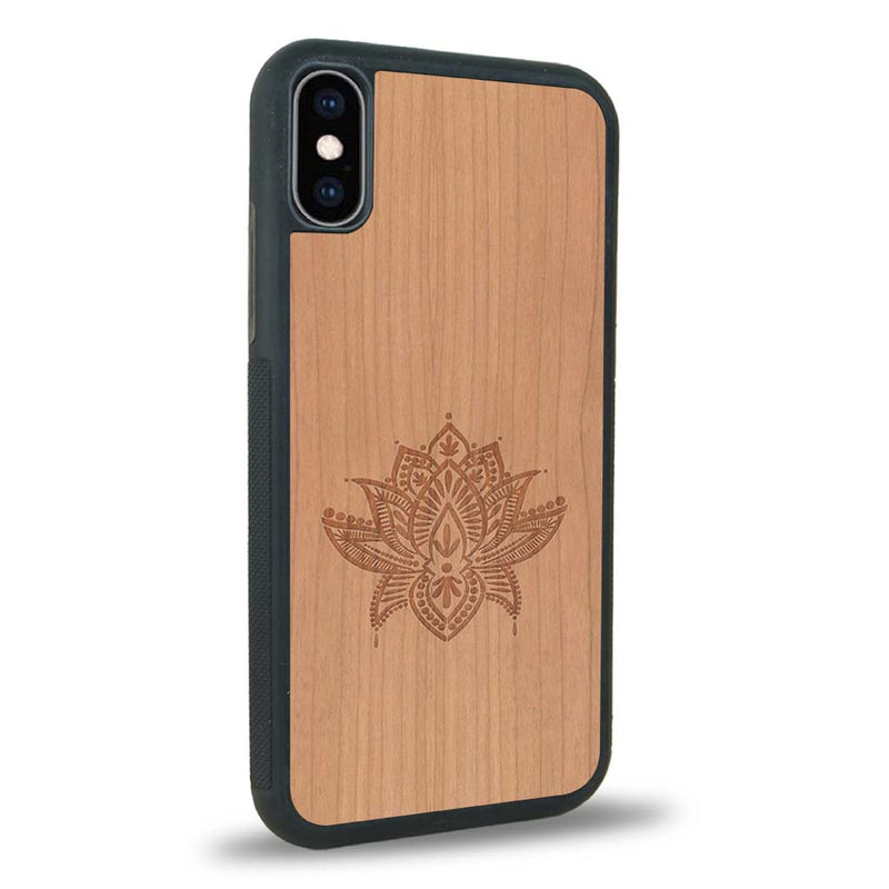 Coque iPhone X - Le Lotus - Coque en bois