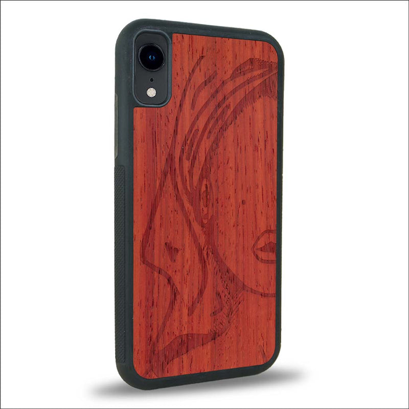 Coque iPhone XR - Au féminin - Coque en bois