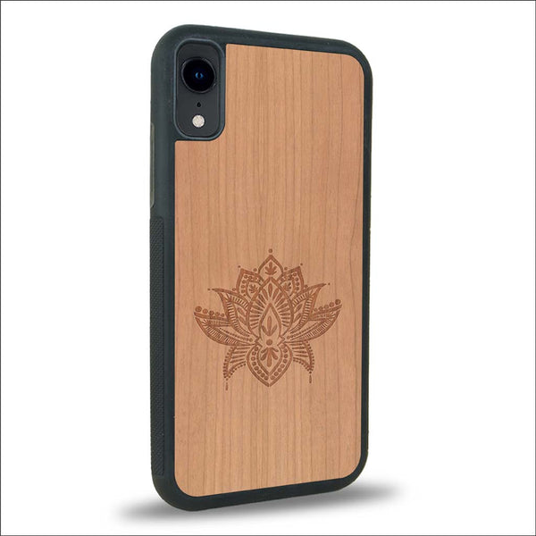 Coque iPhone XR - Le Lotus - Coque en bois