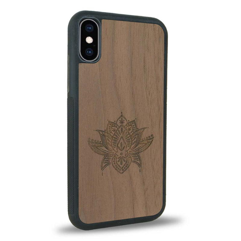 Coque iPhone XS - Le Lotus - Coque en bois