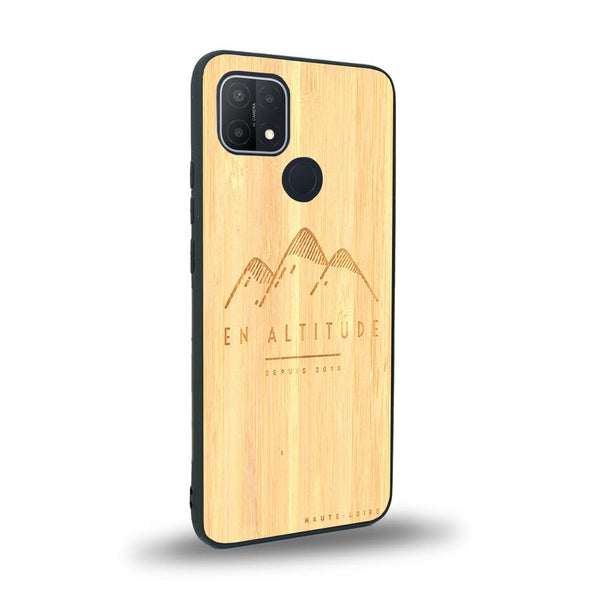 Coque de protection en bois véritable fabriquée en France pour Oppo A15 représentant des montagnes, sur le thème de la randonnée en pleine nature et du trail