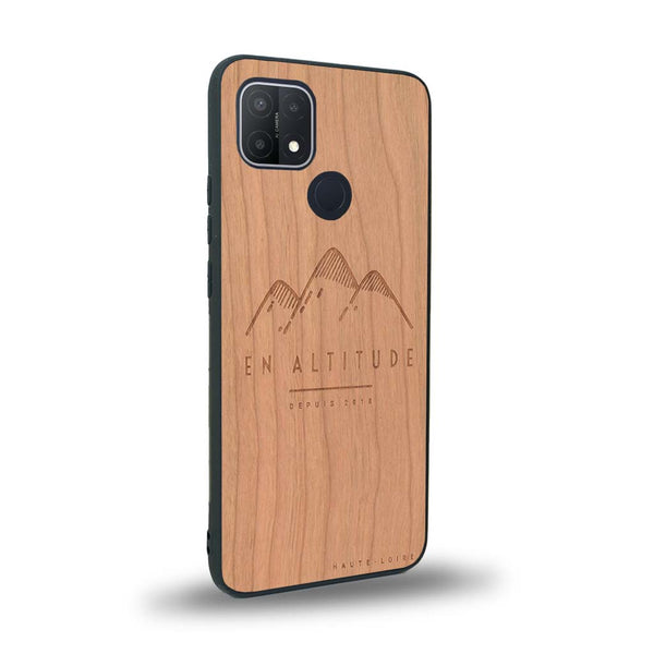 Coque de protection en bois véritable fabriquée en France pour Oppo A15 représentant des montagnes, sur le thème de la randonnée en pleine nature et du trail