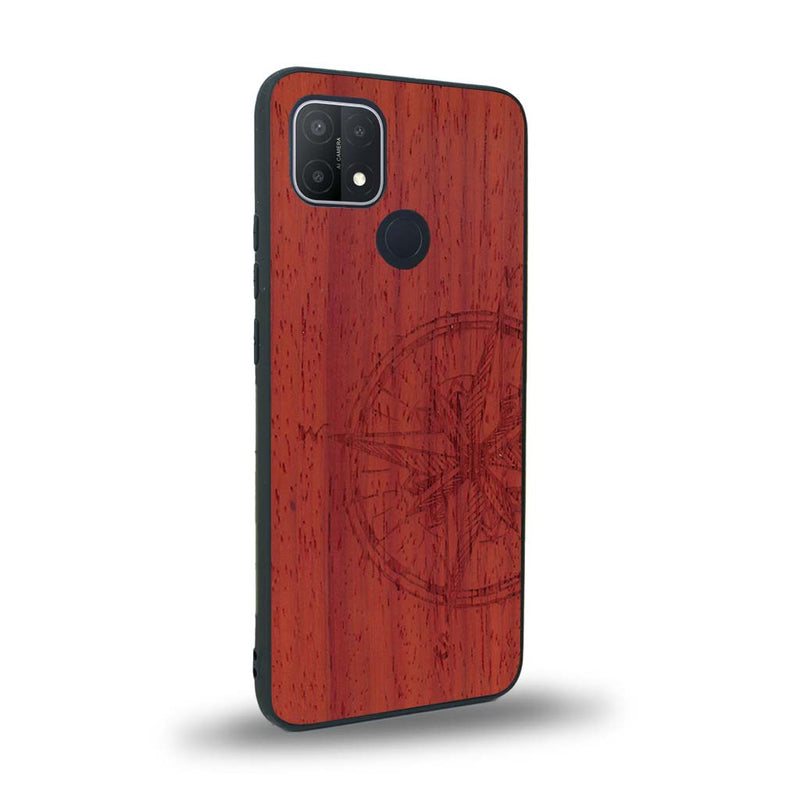 Coque de protection en bois véritable fabriquée en France pour Oppo A15 avec une gravure "rose des vents" sur le thème nautique et de l'océan qui s'inspire des boussoles de pirate