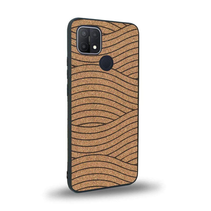 Coque de protection en bois véritable fabriquée en France pour Oppo A15 avec un motif moderne et minimaliste sur le thème waves et wavy représentant les vagues de l'océan