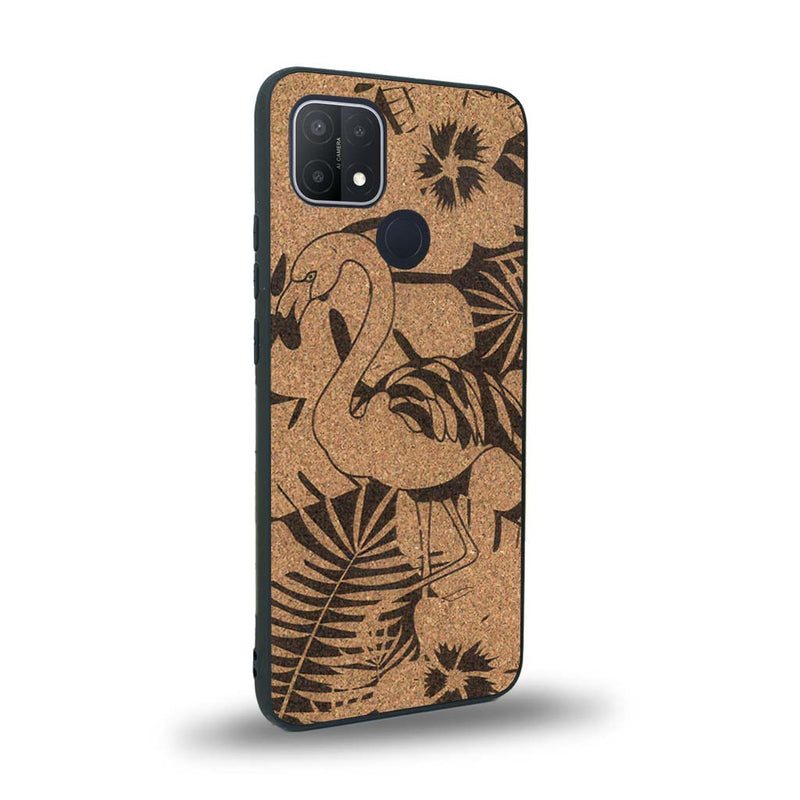 Coque de protection en bois véritable fabriquée en France pour Oppo A15 sur le thème de la nature et des animaux représentant un flamant rose entre des fougères