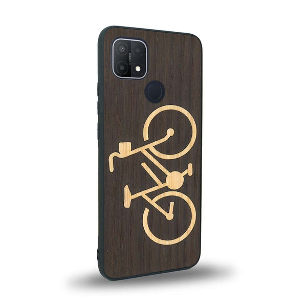 Coque de protection en bois véritable fabriquée en France pour Oppo A15 sur le theme du vélo et de l'outdoor qui allie du bambou et du chêne fumé représentant un vélo