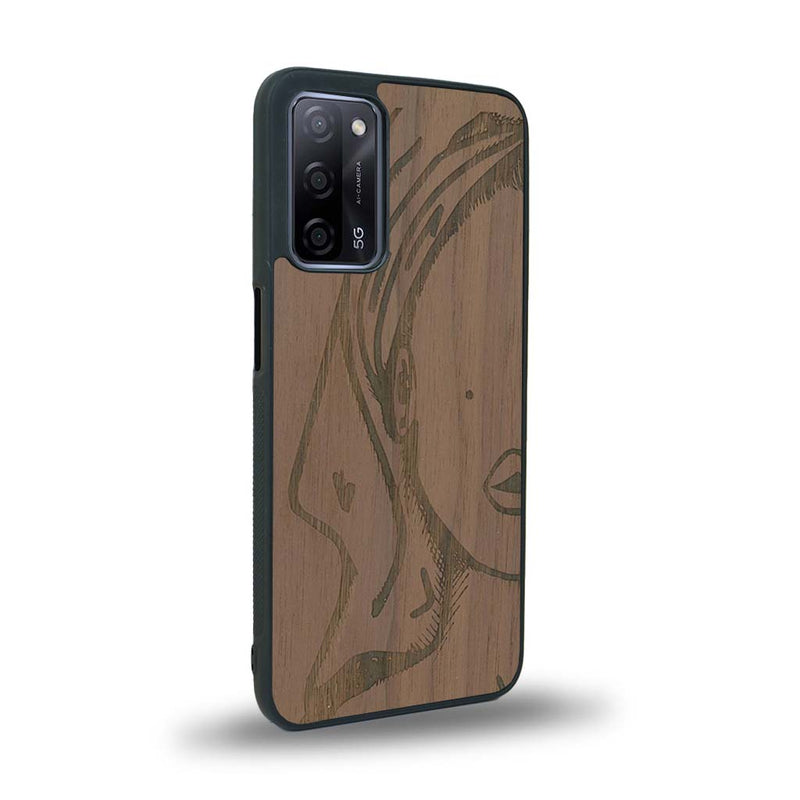 Coque de protection en bois véritable fabriquée en France pour Oppo A55 5G représentant une silhouette féminine épurée de type line art en collaboration avec l'artiste Maud Dabs