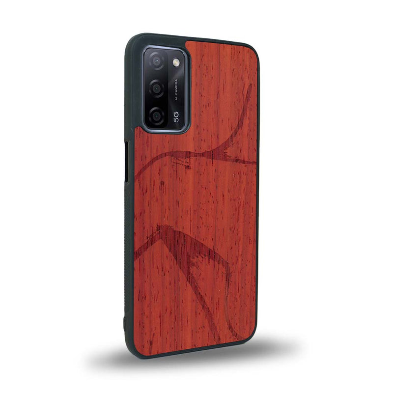 Coque de protection en bois véritable fabriquée en France pour Oppo A55 5G représentant une silhouette féminine dessinée à la main par l'artiste Maud Dabs