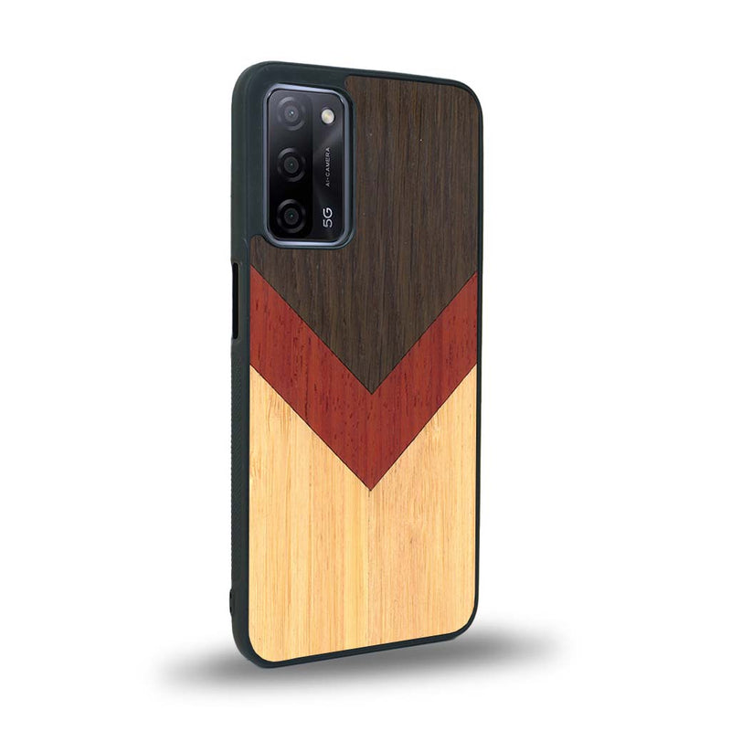 Coque de protection en bois véritable fabriquée en France pour Oppo A55 5G alliant du chêne fumé, du padouk et du bambou en forme de chevron sur le thème de l'art abstrait