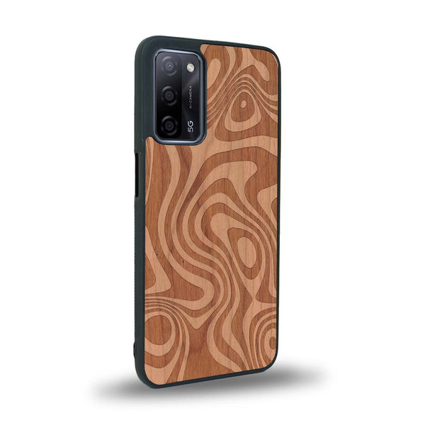 Coque de protection en bois véritable fabriquée en France pour Oppo A55 5G avec un motif abstrait représentant les mouvements de l'eau