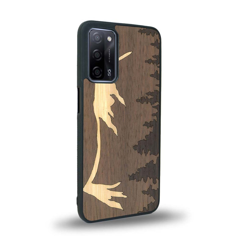 Coque de protection en bois véritable fabriquée en France pour Oppo A55 5G sur le thème de la nature et de la montagne qui allie du chêne fumé, du noyer et du bambou représentant le mont mézenc