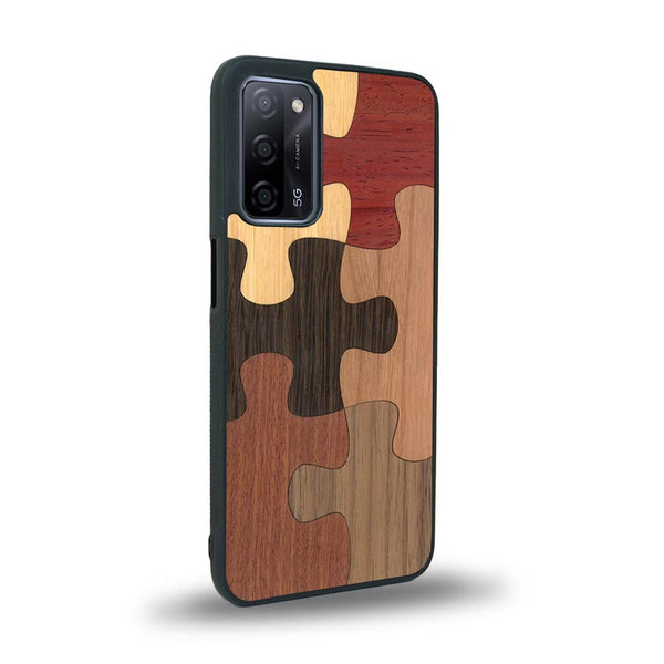 Coque de protection en bois véritable fabriquée en France pour Oppo A55 5G représentant un puzzle en six pièces qui allie du chêne fumé, du noyer, du bambou, du padouk, du merisier et de l'acajou
