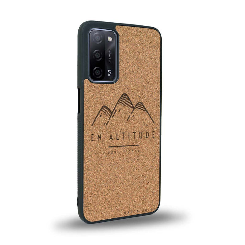 Coque de protection en bois véritable fabriquée en France pour Oppo A72 représentant des montagnes, sur le thème de la randonnée en pleine nature et du trail