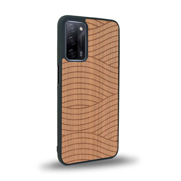 Coque de protection en bois véritable fabriquée en France pour Oppo A72 avec un motif moderne et minimaliste sur le thème waves et wavy représentant les vagues de l'océan