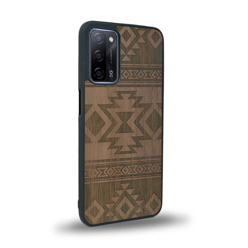 Coque de protection en bois véritable fabriquée en France pour Oppo A72 avec des motifs géométriques s'inspirant des temples aztèques, mayas et incas