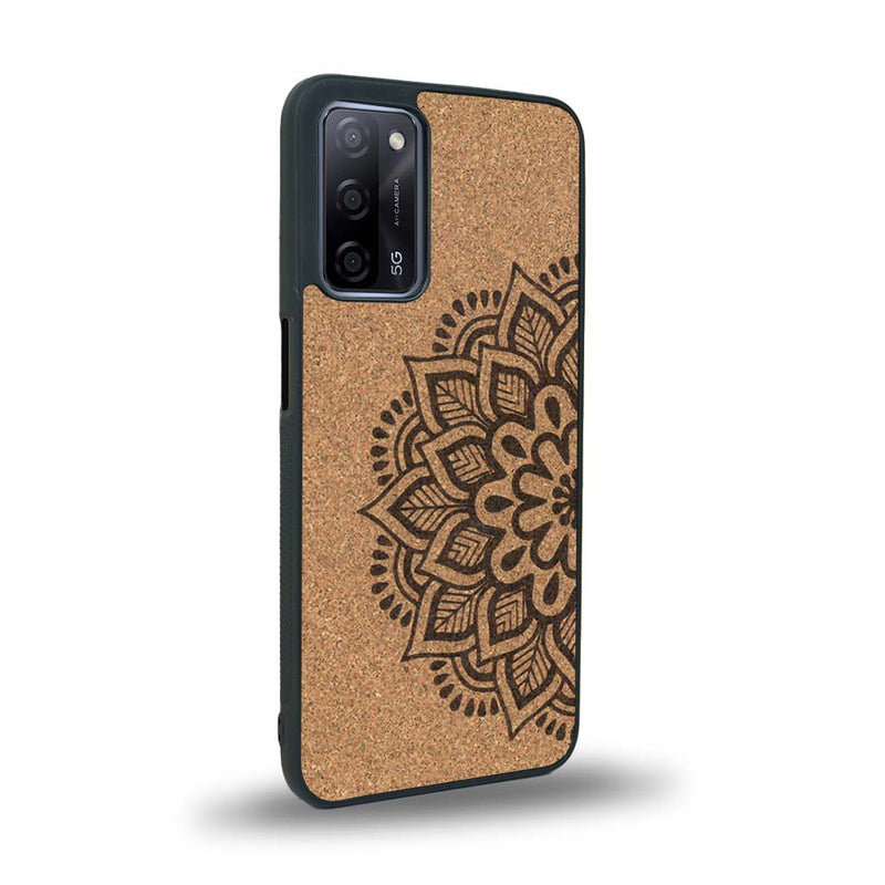 Coque de protection en bois véritable fabriquée en France pour Oppo A72 sur le thème de la bohème et du tatouage au henné avec une gravure représentant un mandala