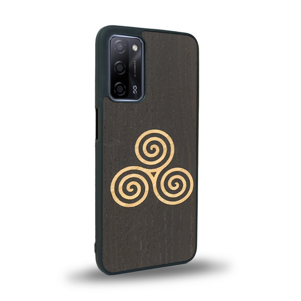 Coque de protection en bois véritable fabriquée en France pour Oppo A72 alliant du chêne fumé et du bambou et doré représentant un triskell