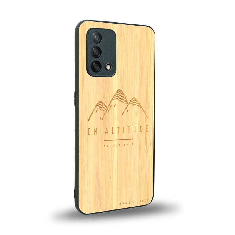 Coque de protection en bois véritable fabriquée en France pour Oppo A74 4G représentant des montagnes, sur le thème de la randonnée en pleine nature et du trail