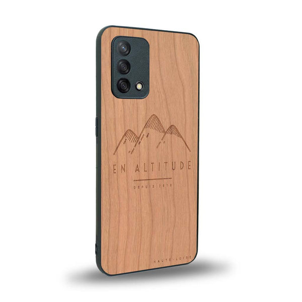Coque de protection en bois véritable fabriquée en France pour Oppo A74 4G représentant des montagnes, sur le thème de la randonnée en pleine nature et du trail