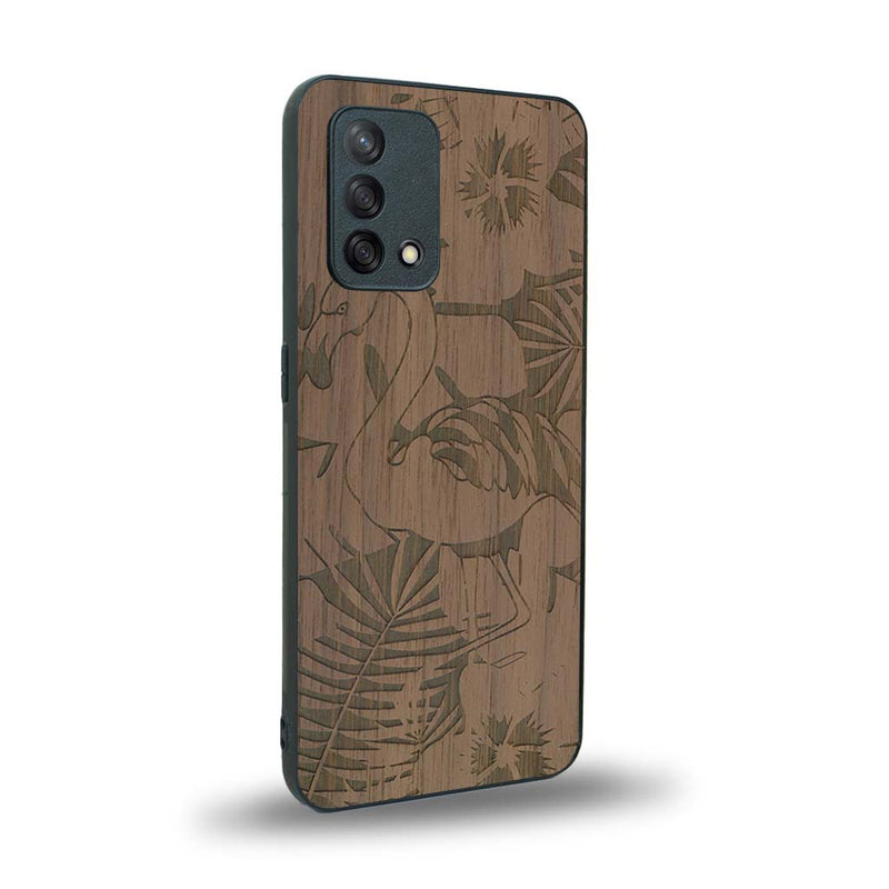 Coque de protection en bois véritable fabriquée en France pour Oppo A74 4G sur le thème de la nature et des animaux représentant un flamant rose entre des fougères