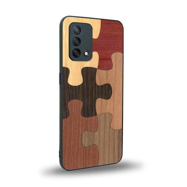 Coque de protection en bois véritable fabriquée en France pour Oppo A74 4G représentant un puzzle en six pièces qui allie du chêne fumé, du noyer, du bambou, du padouk, du merisier et de l'acajou
