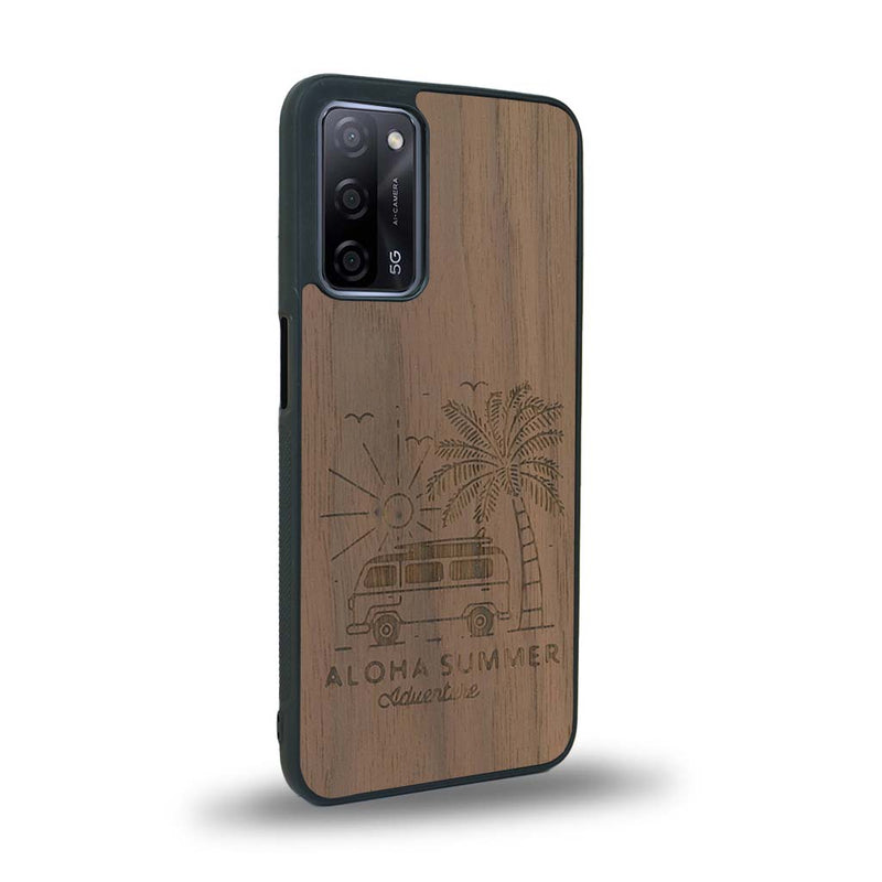 Coque de protection en bois véritable fabriquée en France pour Oppo A93 sur le thème de la plage, de l'été et vanlife.