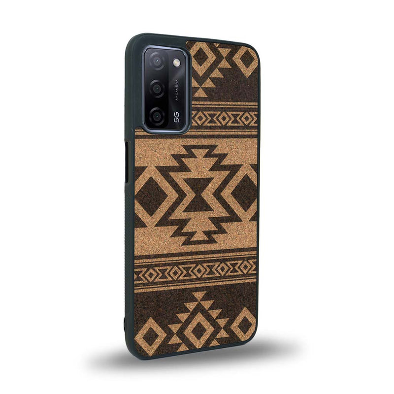 Coque de protection en bois véritable fabriquée en France pour Oppo A93 avec des motifs géométriques s'inspirant des temples aztèques, mayas et incas