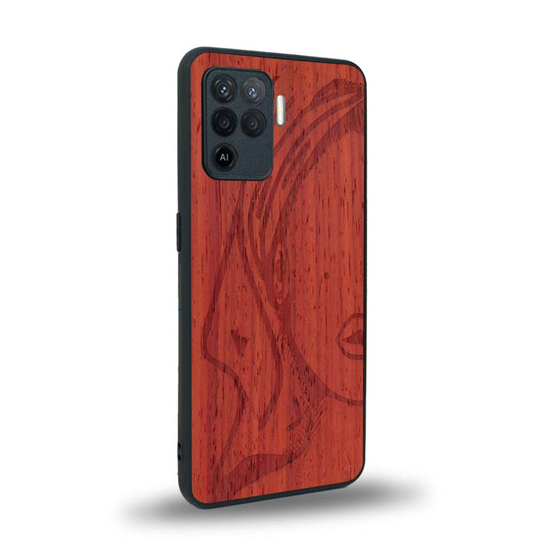 Coque de protection en bois véritable fabriquée en France pour Oppo A94 représentant une silhouette féminine épurée de type line art en collaboration avec l'artiste Maud Dabs