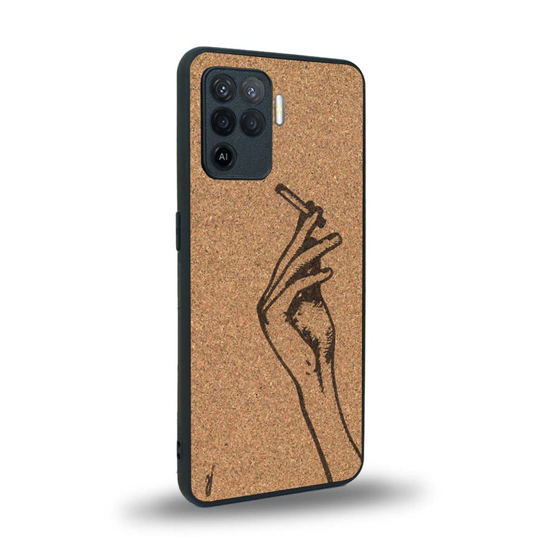 Coque de protection en bois véritable fabriquée en France pour Oppo A94 représentant une main de femme tenant une cigarette de type line art en collaboration avec l'artiste Maud Dabs