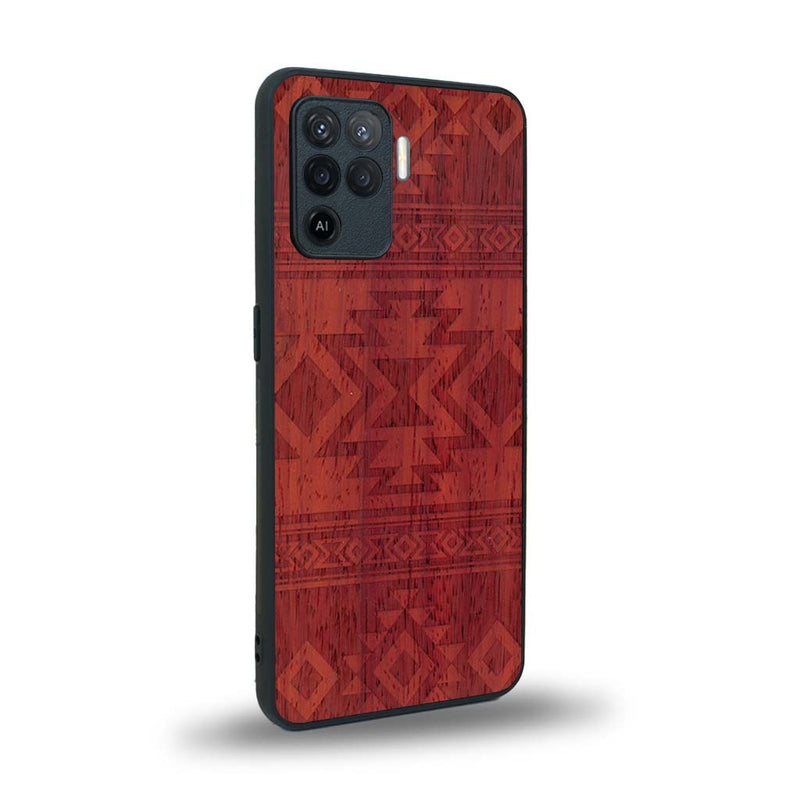 Coque de protection en bois véritable fabriquée en France pour Oppo A94 avec des motifs géométriques s'inspirant des temples aztèques, mayas et incas