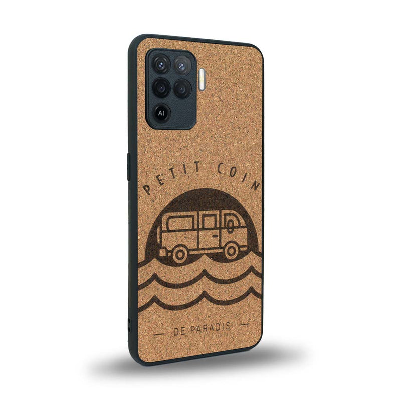 Coque de protection en bois véritable fabriquée en France pour Oppo A94 sur le thème des voyages en vans, vanlife et chill avec une gravure représentant un van vw combi devant le soleil couchant sur une plage avec des vagues