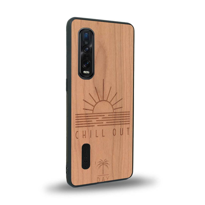 Coque de protection en bois véritable fabriquée en France pour Oppo Find X2 Pro sur le thème chill avec un motif représentant un couché de soleil sur l'océan et la phrase "Chill out"