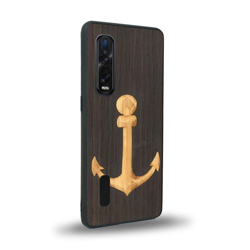 Coque de protection en bois véritable fabriquée en France pour Oppo Find X2 Pro sur le thème nautique avec un bois clair et un bois foncé représentant une ancre de bateau