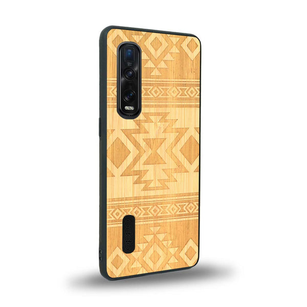Coque de protection en bois véritable fabriquée en France pour Oppo Find X2 Pro avec des motifs géométriques s'inspirant des temples aztèques, mayas et incas