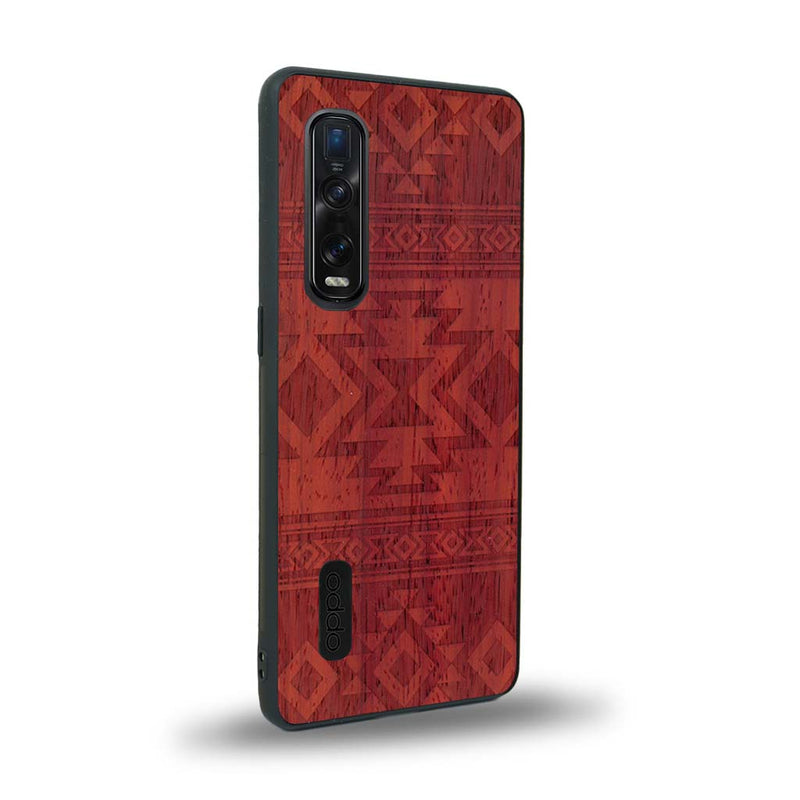 Coque de protection en bois véritable fabriquée en France pour Oppo Find X2 Pro avec des motifs géométriques s'inspirant des temples aztèques, mayas et incas