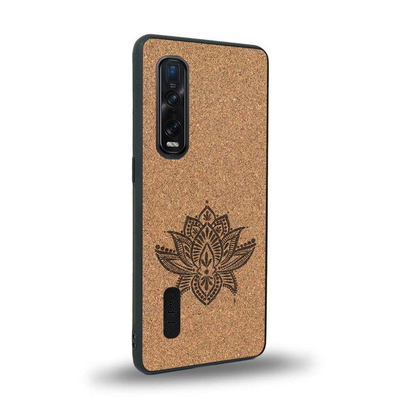 Coque de protection en bois véritable fabriquée en France pour Oppo Find X2 Pro sur le thème de la nature et du yoga avec une gravure zen représentant une fleur de lotus