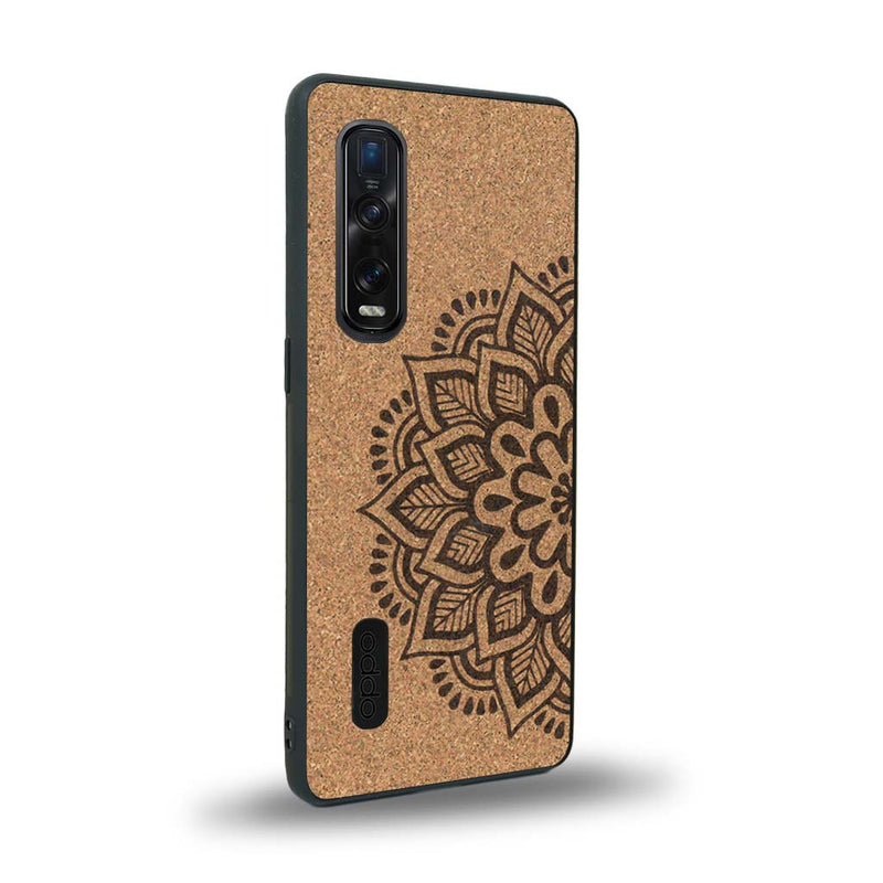 Coque de protection en bois véritable fabriquée en France pour Oppo Find X2 Pro sur le thème de la bohème et du tatouage au henné avec une gravure représentant un mandala