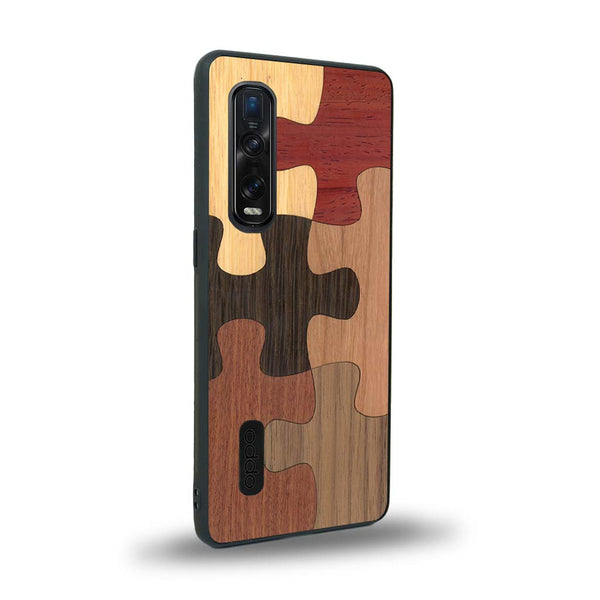 Coque de protection en bois véritable fabriquée en France pour Oppo Find X2 Pro représentant un puzzle en six pièces qui allie du chêne fumé, du noyer, du bambou, du padouk, du merisier et de l'acajou