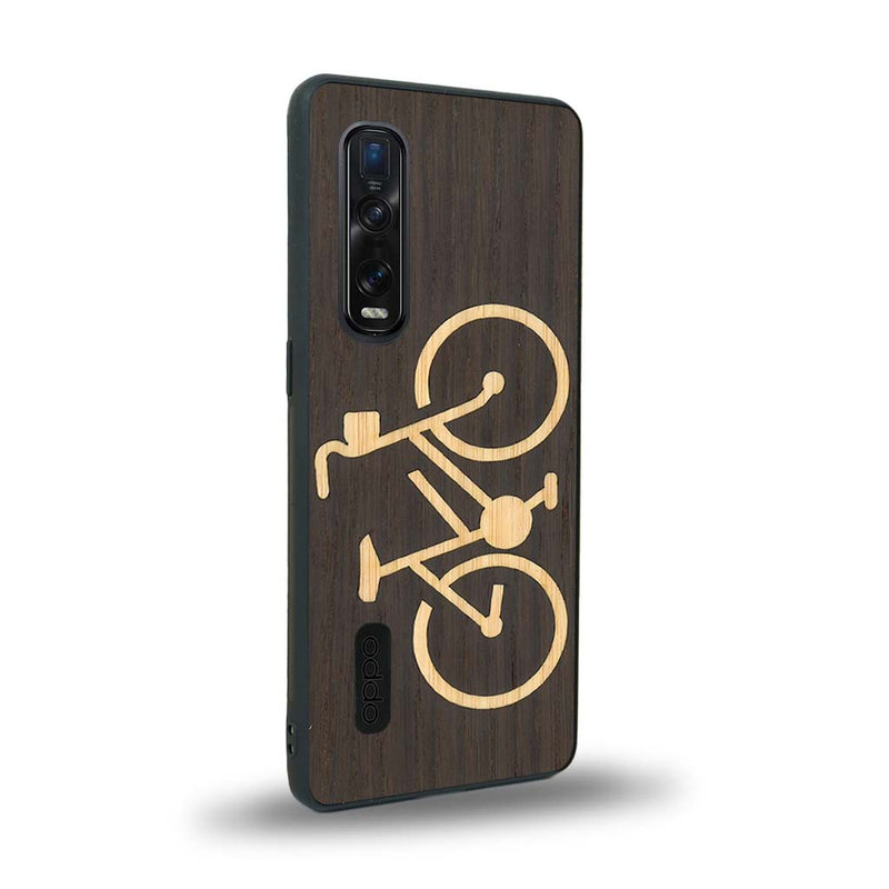 Coque de protection en bois véritable fabriquée en France pour Oppo Find X2 Pro sur le theme du vélo et de l'outdoor qui allie du bambou et du chêne fumé représentant un vélo