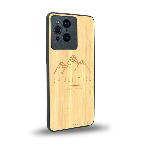 Coque de protection en bois véritable fabriquée en France pour Oppo Find X3 Pro représentant des montagnes, sur le thème de la randonnée en pleine nature et du trail